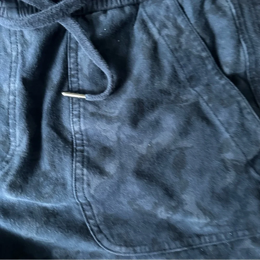 Athleta Dark blue Camo Shorts plus size 14 - Picture 4 of 16